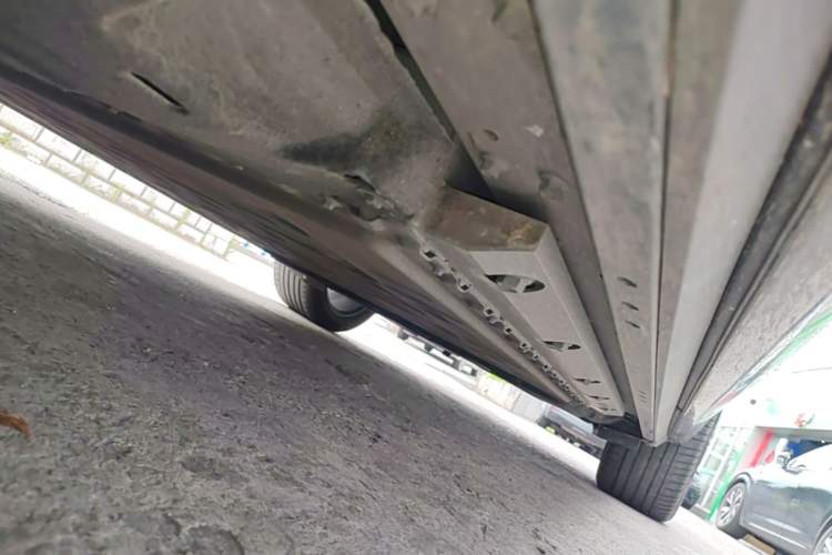 Used Hima AITO M9 2024 Range-Extended Max Edition 42 kWh 6-Seater Version Left Side Sill