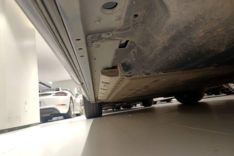Used Hima AITO M9 2024 Range-Extended Ultra Version 42 kWh 6-Seater Model Left Side Sill