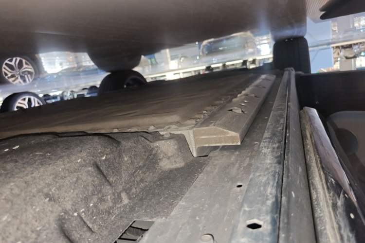 Used Hima AITO M9 2024 Range-Extended Max Edition 42 kWh 6-Seater Version Left Side Sill