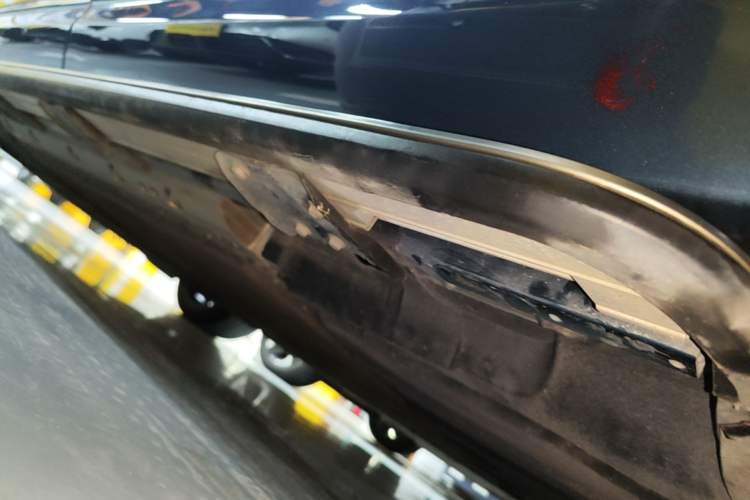 Used Hima AITO M9 2024 Range-Extended Ultra Version 42 kWh 6-Seater Model Left Side Sill