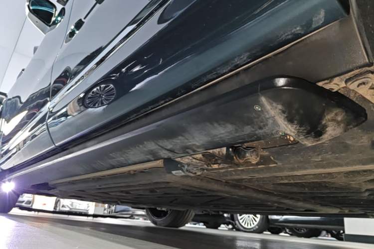 Used Hima AITO M9 2024 Range-Extended Ultra Version 52 kWh 6-Seater Model Left Side Sill
