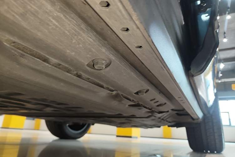 Used Hima AITO M9 2024 Range-Extended Ultra Version 42 kWh 6-Seater Model Left Side Sill