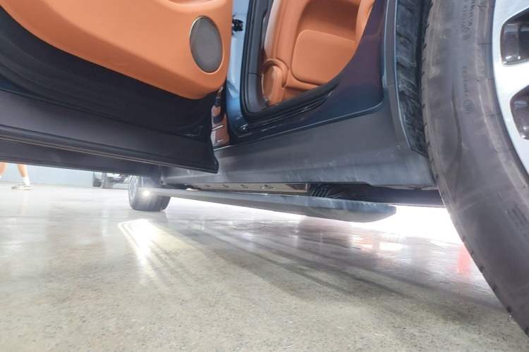 Used Hima AITO M9 2024 Range-Extended Ultra Version 52 kWh 5-Seater Model Left Side Sill