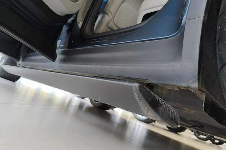 Used Hima AITO M9 2024 Range-Extended Ultra Version 42 kWh 6-Seater Model Left Side Sill