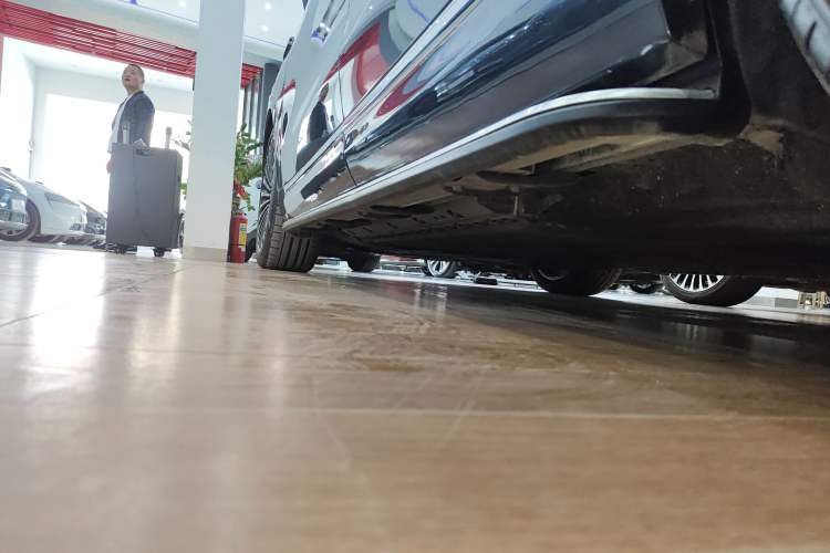 Used Hima AITO M9 2024 Range-Extended Ultra Version 42 kWh 6-Seater Model Left Side Sill