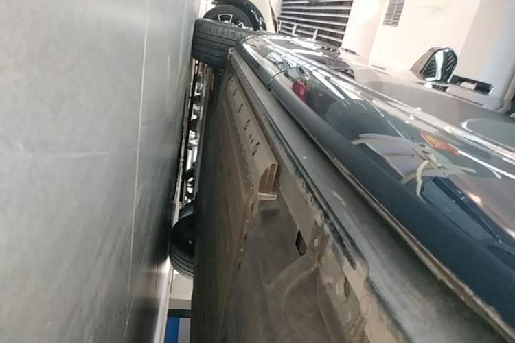 Used Hima AITO M9 2024 Range-Extended Ultra Version 42 kWh 6-Seater Model Left Side Sill