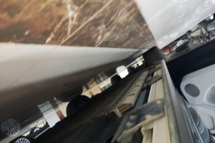 Used Hima AITO M9 2024 Range-Extended Ultra Version 42 kWh 6-Seater Model Left Side Sill