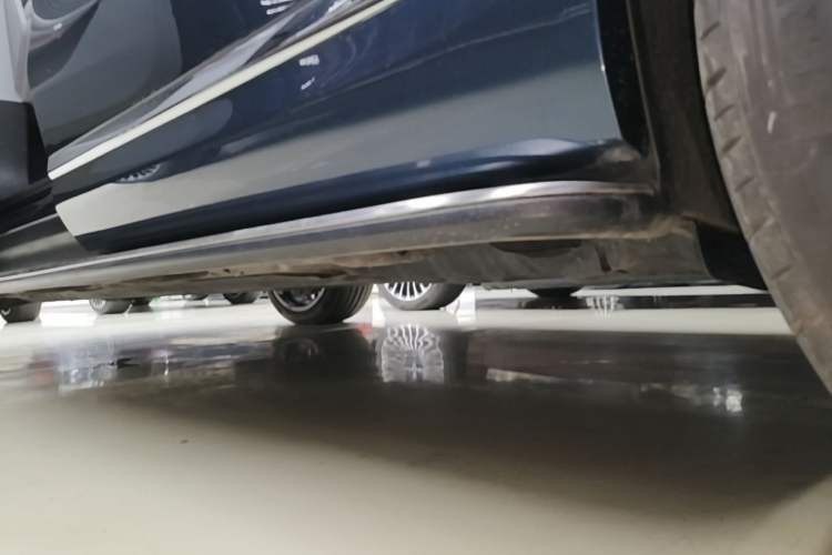 Used Hima AITO M9 2024 Range-Extended Ultra Version 42 kWh 6-Seater Model Left Side Sill