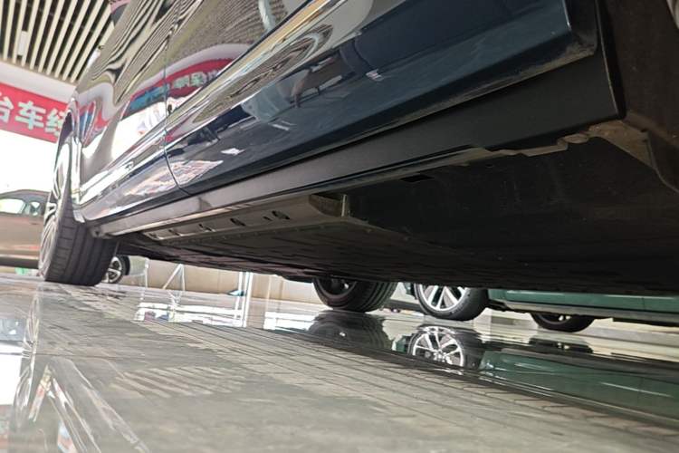 Used Hima AITO M9 2024 Range-Extended Ultra Version 52 kWh 6-Seater Model Left Side Sill