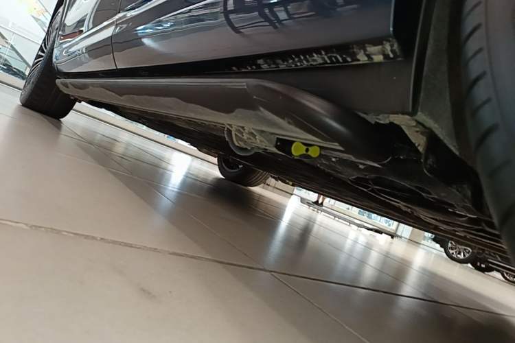 Used Hima AITO M9 2024 Range-Extended Max Edition 42 kWh 6-Seater Version Left Side Sill