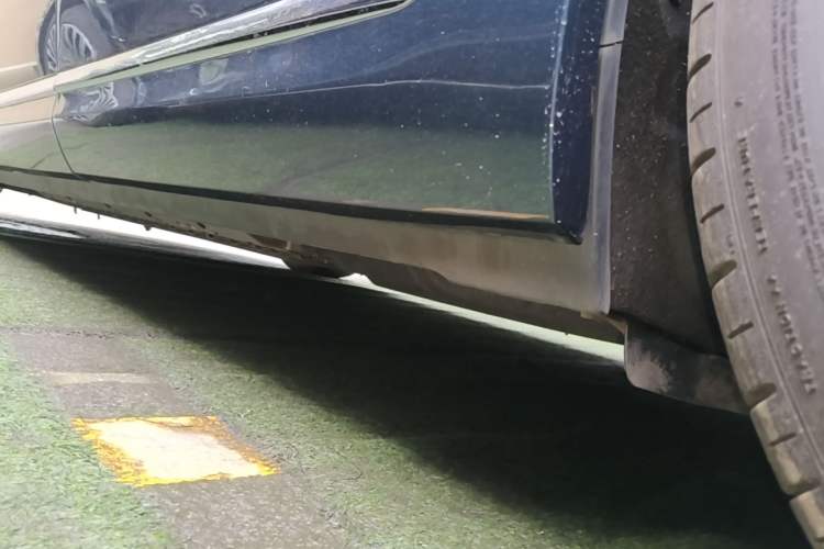 Used Hima AITO M9 2024 Range-Extended Ultra Version 42 kWh 6-Seater Model Left Side Sill