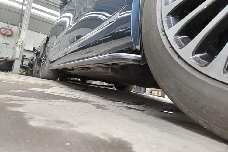 Used Hima AITO M9 2024 Range-Extended Ultra Version 42 kWh 6-Seater Model Left Side Sill