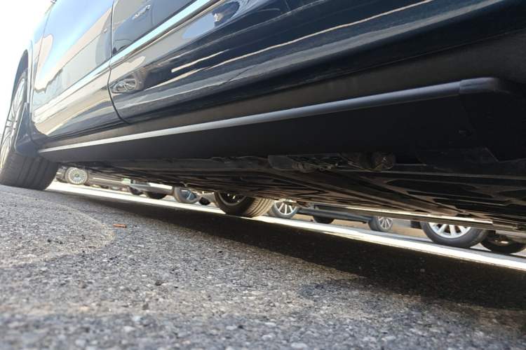 Used Hima AITO M9 2024 Range-Extended Ultra Version 42 kWh 6-Seater Model Left Side Sill