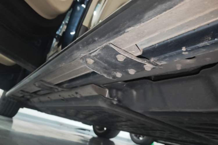 Used Hima AITO M9 2024 Range-Extended Ultra Version 42 kWh 6-Seater Model Left Side Sill