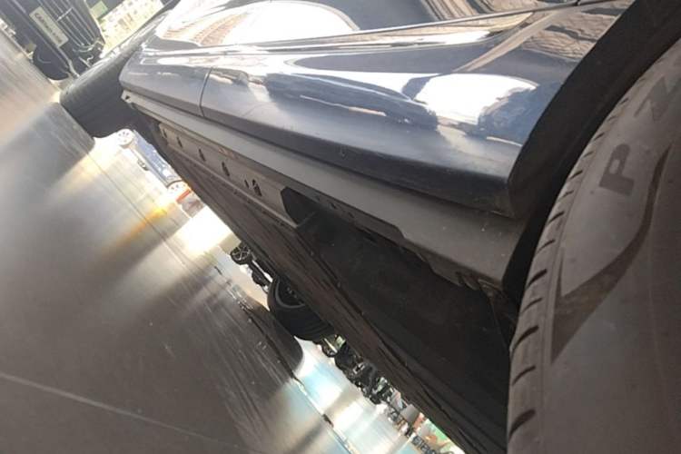 Used Hima AITO M9 2024 Range-Extended Ultra Version 52 kWh 5-Seater Model Left Side Sill