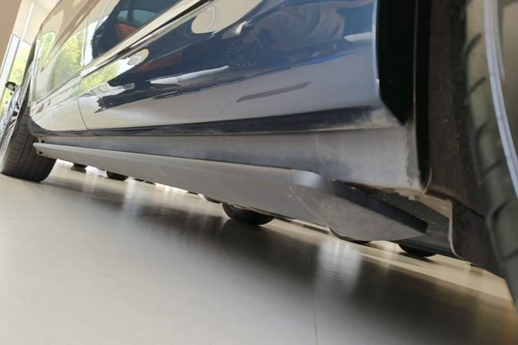 Used Hima AITO M9 2024 Range-Extended Max Edition 52 kWh 5-Seater Version Left Side Sill