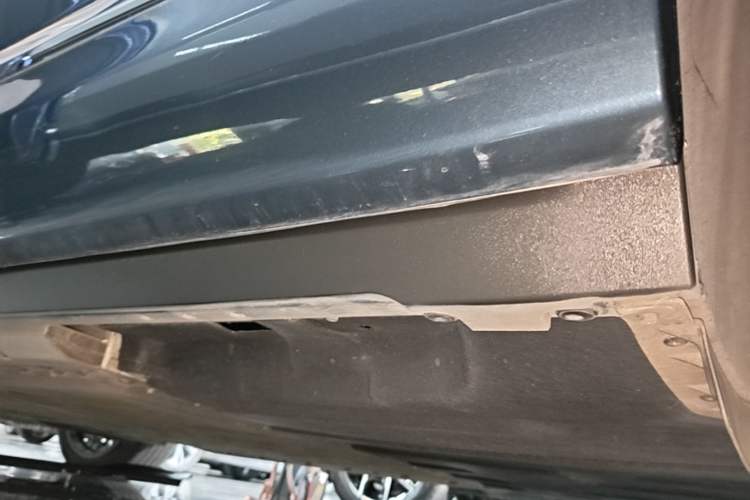 Used Hima AITO M9 2024 Range-Extended Max Edition 42 kWh 6-Seater Version Left Side Sill