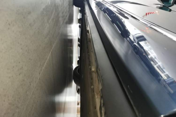 Used Hima AITO M9 2024 All-Electric Ultra Version 100 kWh 6-Seater Model Left Side Sill