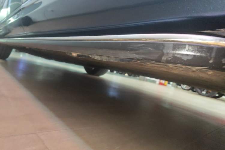 Used Hima AITO M9 2024 All-Electric Ultra Version 100 kWh 6-Seater Model Left Side Sill