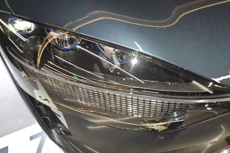 Used Hima AITO M9 2024 Range-Extended Ultra Version 42 kWh 6-Seater Model Right Front Headlight