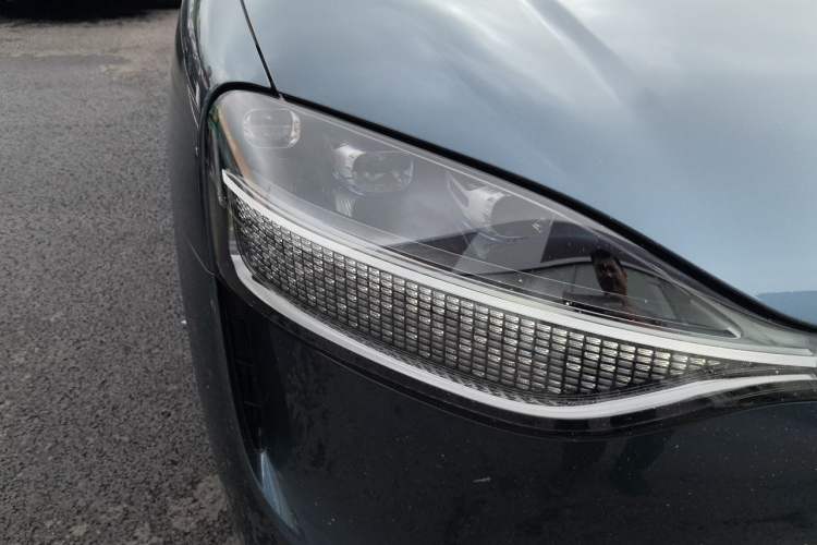 Used Hima AITO M9 2024 Range-Extended Ultra Version 42 kWh 6-Seater Model Right Front Headlight