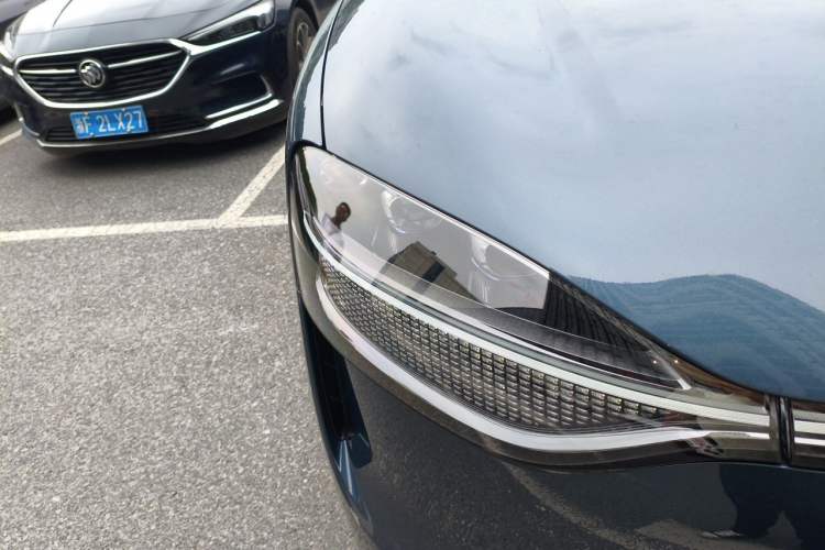 Used Hima AITO M9 2024 Range-Extended Ultra Version 52 kWh 6-Seater Model Right Front Headlight