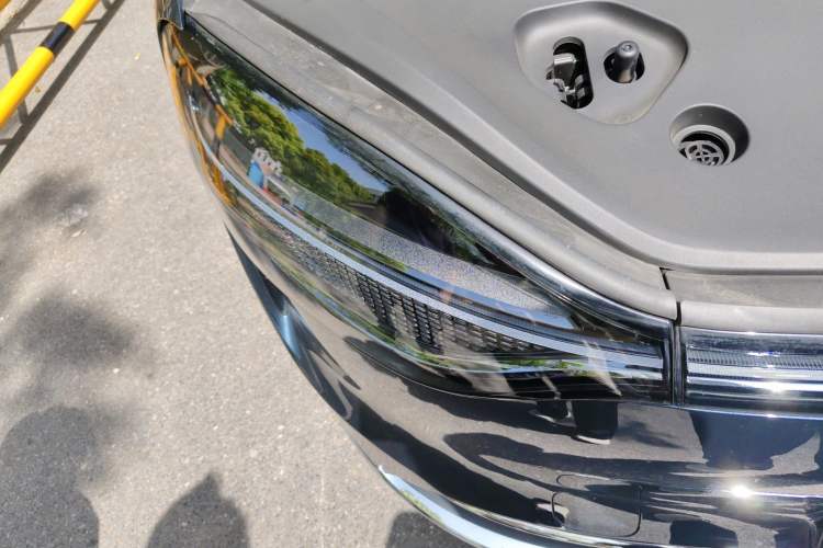 Used Hima AITO M9 2024 Range-Extended Ultra Version 42 kWh 6-Seater Model Right Front Headlight