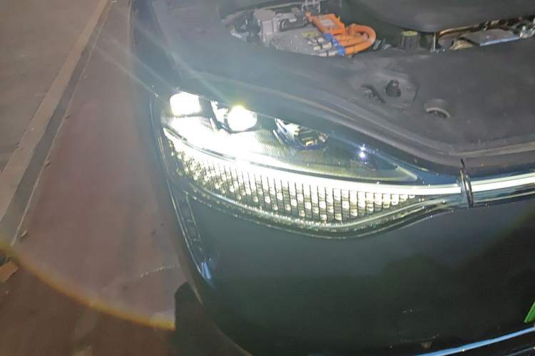 Used Hima AITO M9 2024 Range-Extended Ultra Version 42 kWh 6-Seater Model Right Front Headlight