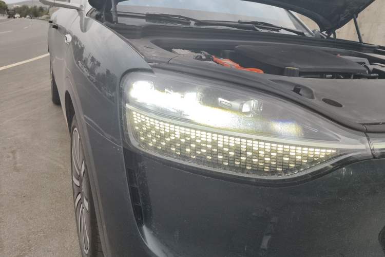 Used Hima AITO M9 2024 Range-Extended Max Edition 42 kWh 6-Seater Version Right Front Headlight