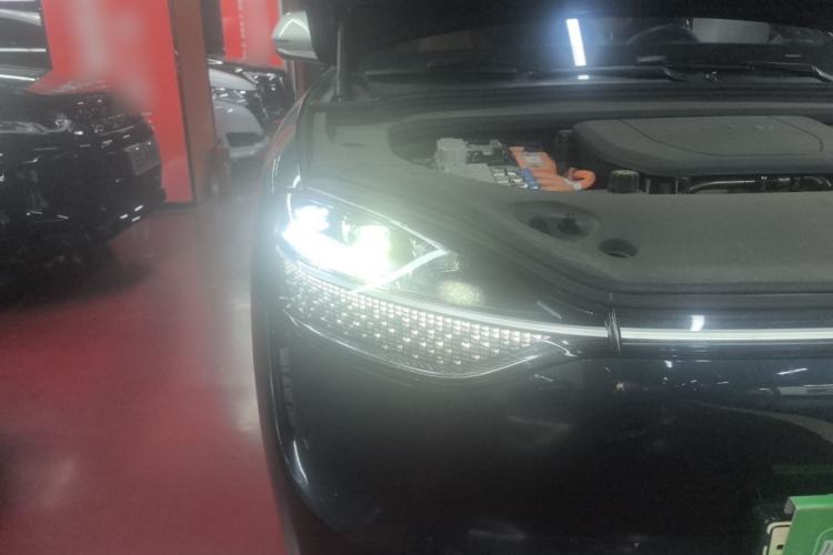 Used Hima AITO M9 2024 Range-Extended Ultra Version 42 kWh 6-Seater Model Right Front Headlight