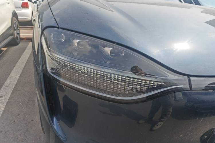 Used Hima AITO M9 2024 Range-Extended Max Edition 42 kWh 6-Seater Version Right Front Headlight