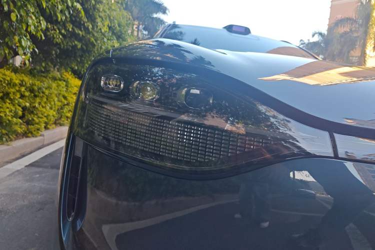 Used Hima AITO M9 2024 Range-Extended Ultra Version 42 kWh 6-Seater Model Right Front Headlight