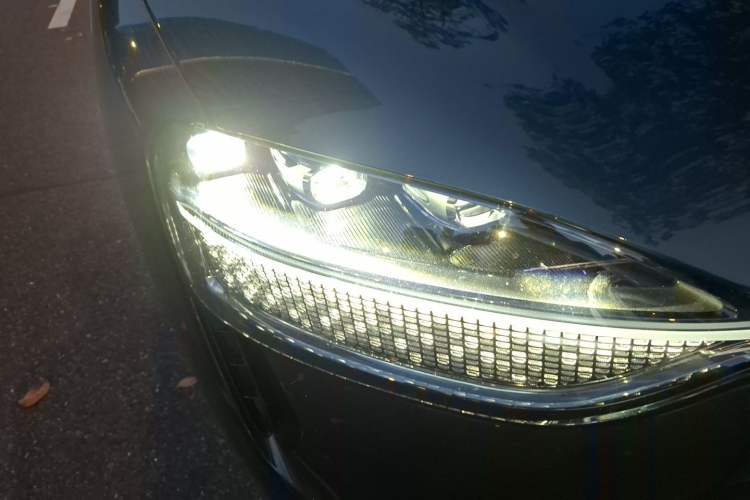 Used Hima AITO M9 2024 Range-Extended Max Edition 42 kWh 6-Seater Version Right Front Headlight