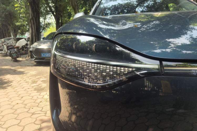 Used Hima AITO M9 2024 Range-Extended Ultra Version 52 kWh 6-Seater Model Right Front Headlight