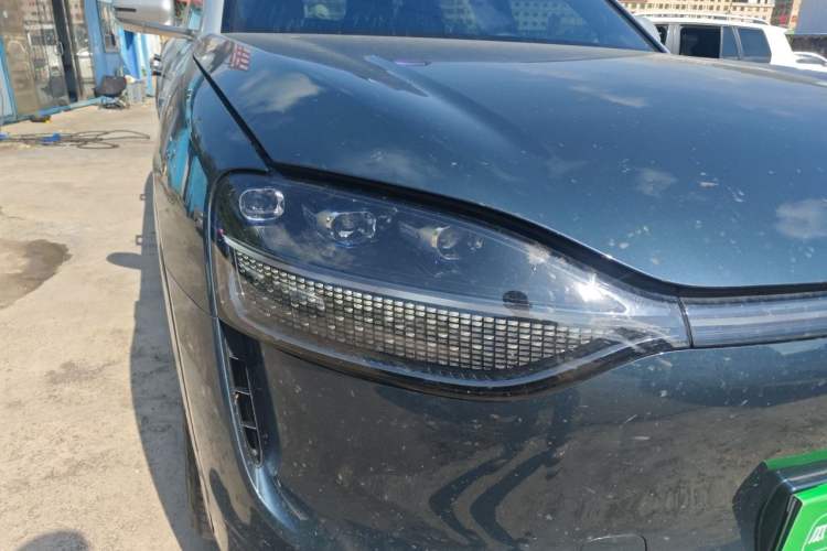 Used Hima AITO M9 2024 Range-Extended Max Edition 42 kWh 5-Seater Version Right Front Headlight