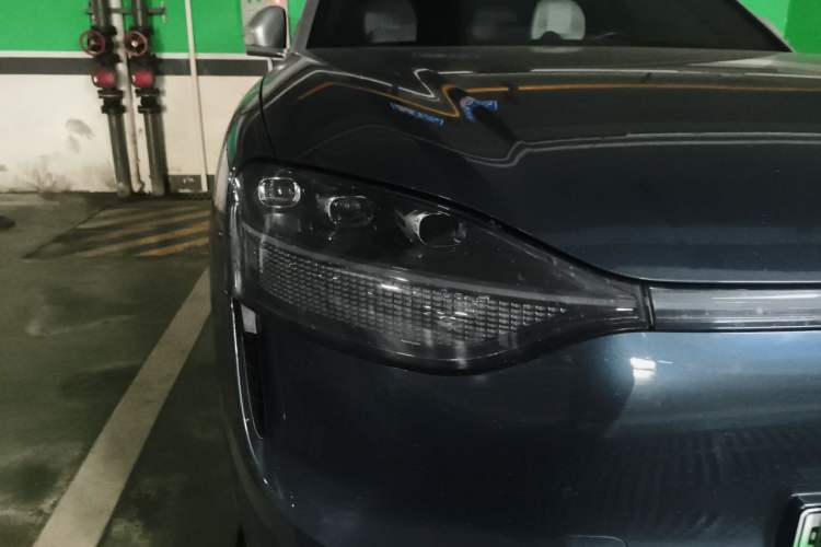 Used Hima AITO M9 2024 Range-Extended Ultra Version 42 kWh 6-Seater Model Right Front Headlight