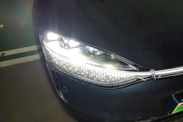 Used Hima AITO M9 2024 Range-Extended Ultra Version 52 kWh 6-Seater Model Right Front Headlight