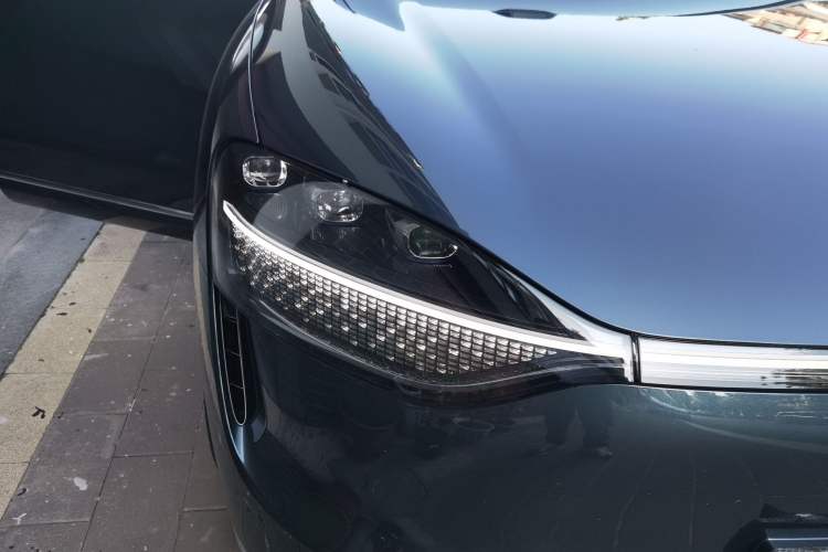 Used Hima AITO M9 2024 Range-Extended Ultra Version 42 kWh 6-Seater Model Right Front Headlight