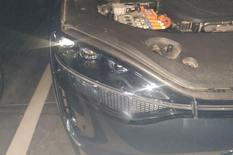 Used Hima AITO M9 2024 Range-Extended Ultra Version 42 kWh 6-Seater Model Right Front Headlight