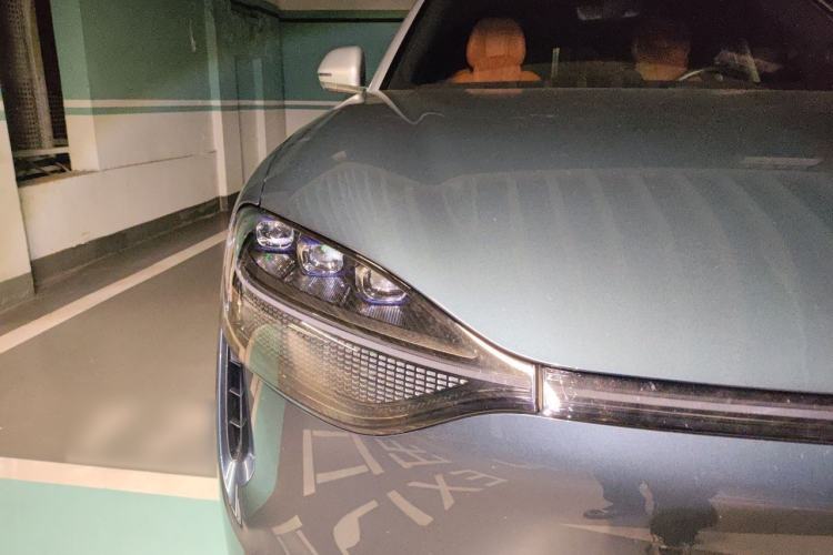 Used Hima AITO M9 2024 Range-Extended Max Edition 42 kWh 6-Seater Version Right Front Headlight