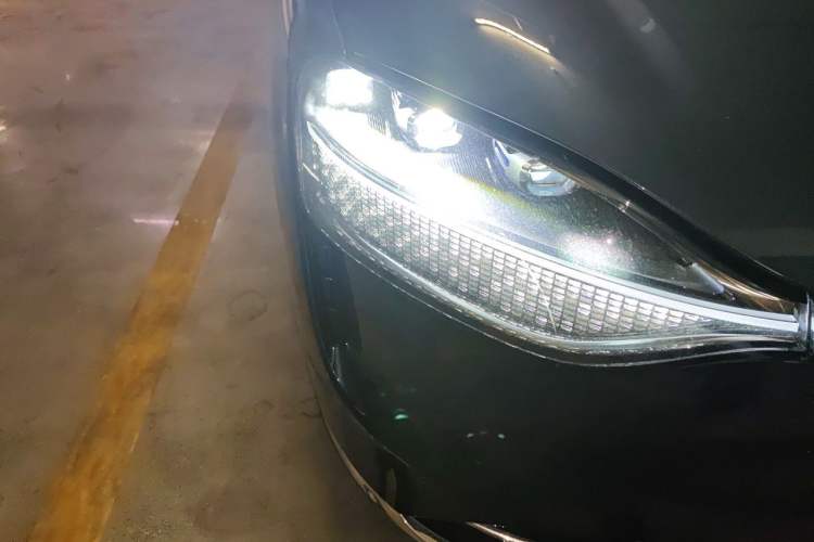 Used Hima AITO M9 2024 Range-Extended Ultra Version 42 kWh 6-Seater Model Right Front Headlight