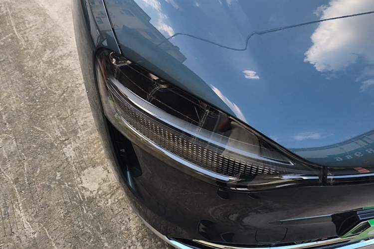 Used Hima AITO M9 2024 Range-Extended Ultra Version 42 kWh 6-Seater Model Right Front Headlight