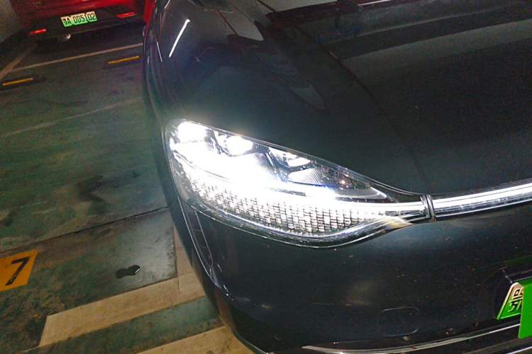 Used Hima AITO M9 2024 Range-Extended Max Edition 42 kWh 6-Seater Version Right Front Headlight