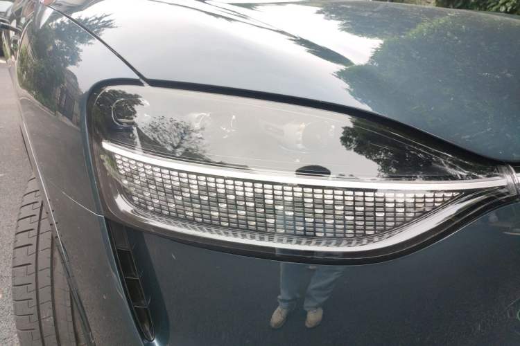 Used Hima AITO M9 2024 Range-Extended Ultra Version 52 kWh 5-Seater Model Right Front Headlight