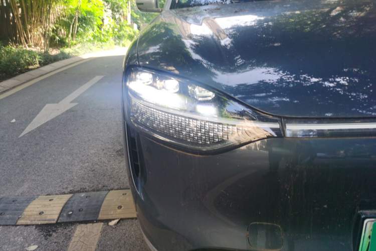 Used Hima AITO M9 2024 Range-Extended Max Edition 42 kWh 6-Seater Version Right Front Headlight