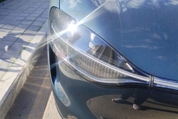 Used Hima AITO M9 2024 Range-Extended Ultra Version 42 kWh 6-Seater Model Right Front Headlight