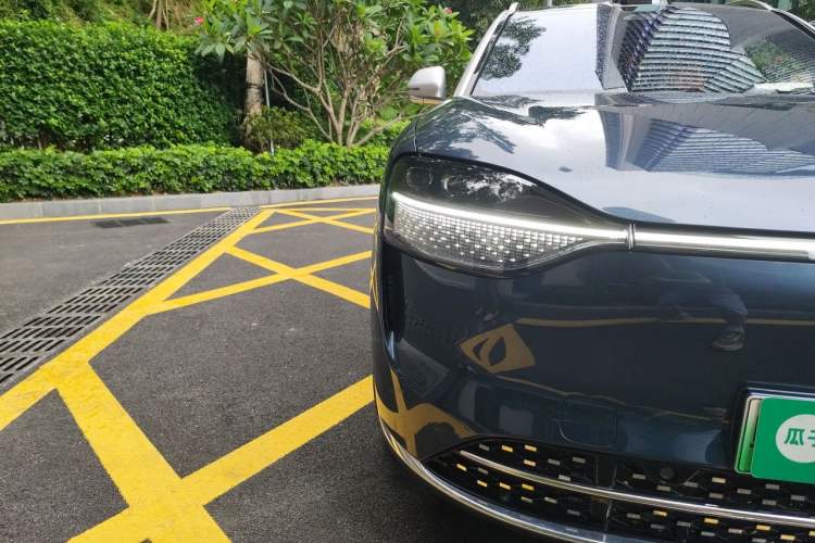 Used Hima AITO M9 2024 Range-Extended Max Edition 52 kWh 6-Seater Version Right Front Headlight