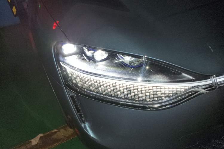 Used Hima AITO M9 2024 Range-Extended Ultra Version 42 kWh 6-Seater Model Right Front Headlight