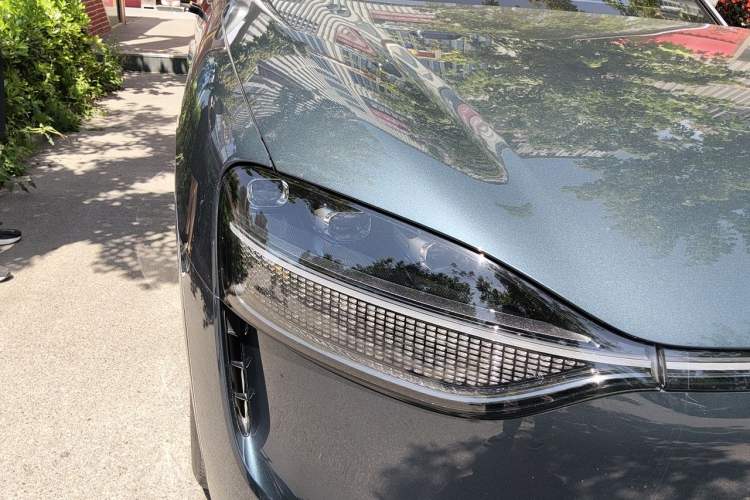 Used Hima AITO M9 2024 All-Electric Max Version 100 kWh 6-Seater Right Front Headlight