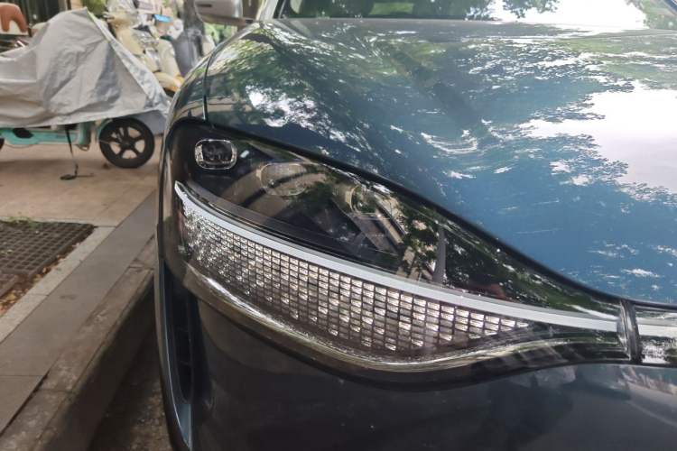 Used Hima AITO M9 2024 Range-Extended Max Edition 52 kWh 6-Seater Version Right Front Headlight
